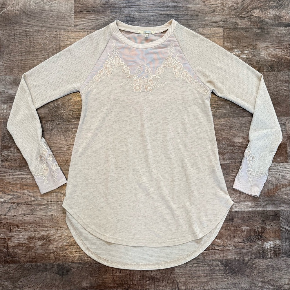 Gimmicks BKE Buckle Long Sleeve Top With Floral Embroidery Lightweight Size XS